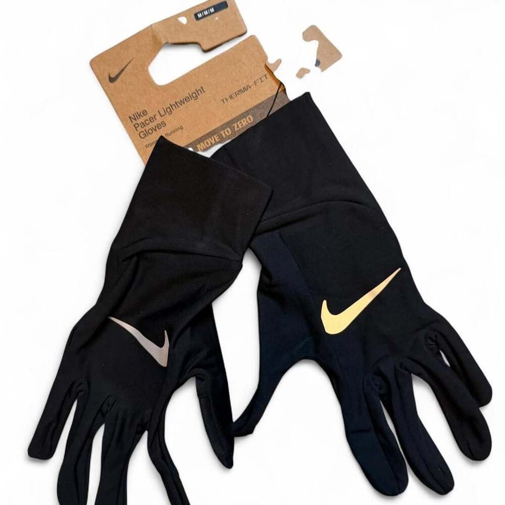 Nike Women’s black pacer lightweight gloves with silver swoosh size medium brand